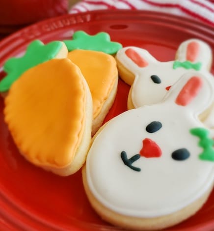 The cutest carrot and bunny sugar cookies for Easter