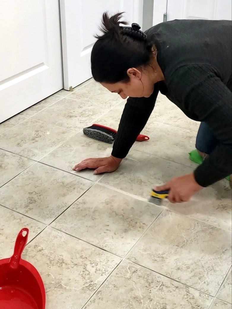 Removing old, damaged grout