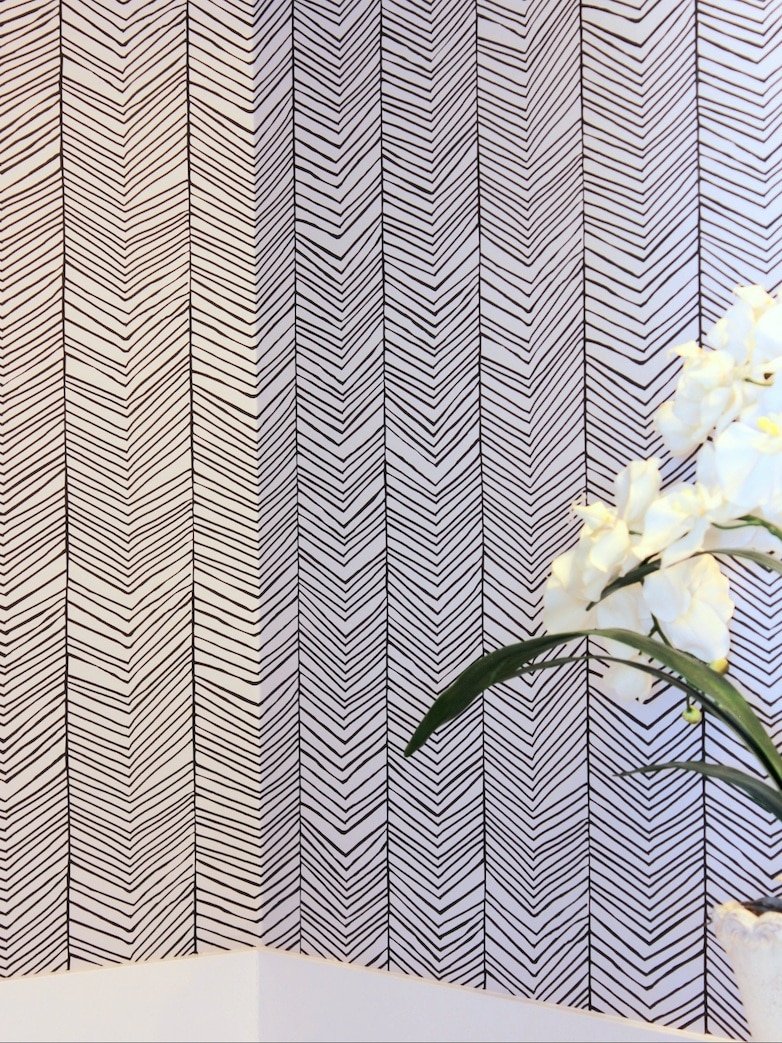 Graphic pattern wallpaper
