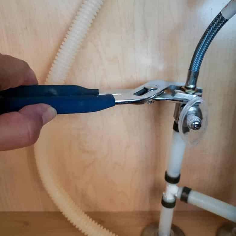 Replacing a kitchen faucet - disconnecting water supply