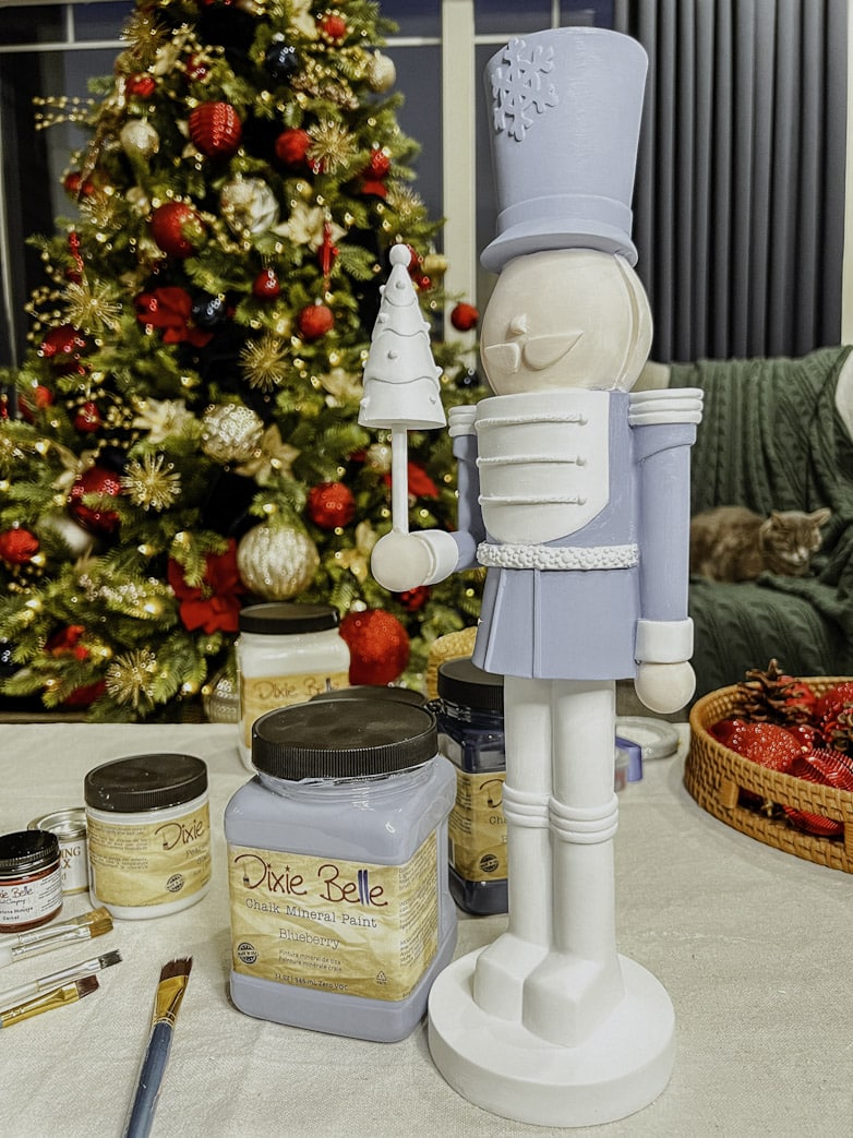 Painting a nutcracker in blue and white
