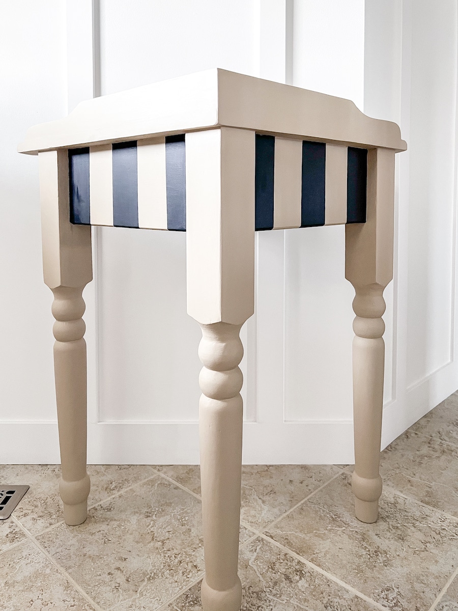 Stripes with perfectly painted lines on the sides of a corner table
